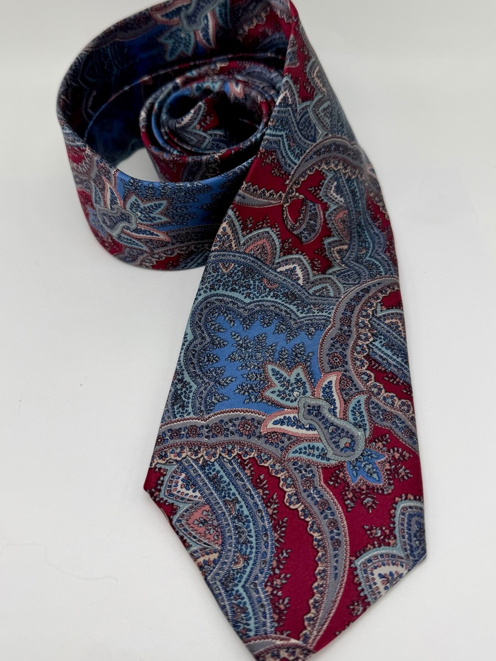 Classic Christian Dior Vintage Paisley Men's Tie in Red and Blue 3” Wide